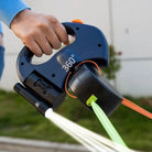 360° drehbare Hundeleine für zwei Hunde, ergonomischer Griff, integrierte LED-Taschenlampe, ideal für Spaziergänge, robust und praktisch.