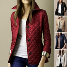 Damen Steppjacke in Rot, elegant und stilvoll, ideal für Herbst und Winter. Erhältlich in verschiedenen Farben. Perfekt für modische Outfits.