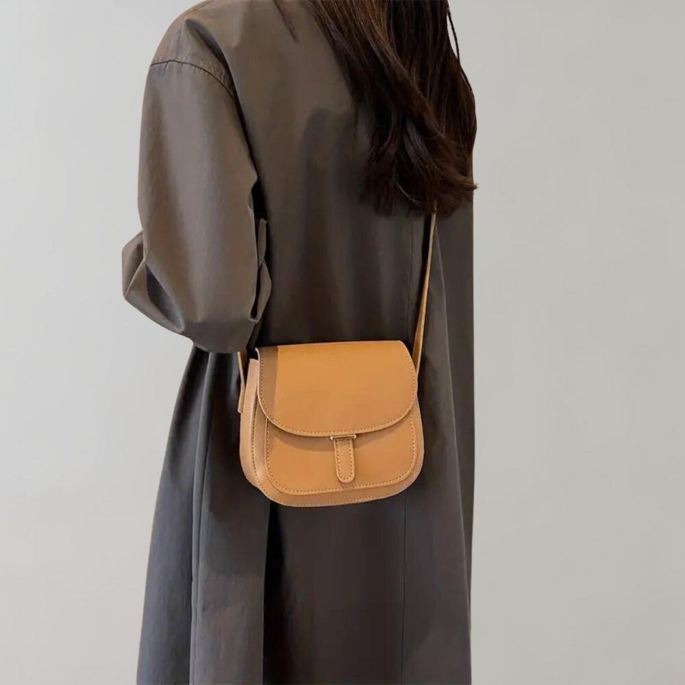Khaki Umhängetasche aus Leder, elegant und vielseitig, ideal für Damenmode. Perfekt für Alltag und besondere Anlässe. Trendiges Accessoire.