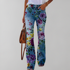 Damenjeans mit Blumenmuster, ausgestelltem Bein und hoher Taille. Perfekt für modische Outfits. Ideal für Frühling und Sommer.