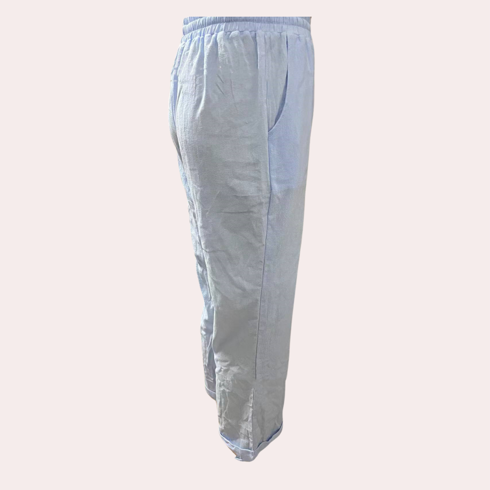 Hellblaue Damenhose, Leinen, elastischer Bund, seitliche Taschen, bequem, lässig.