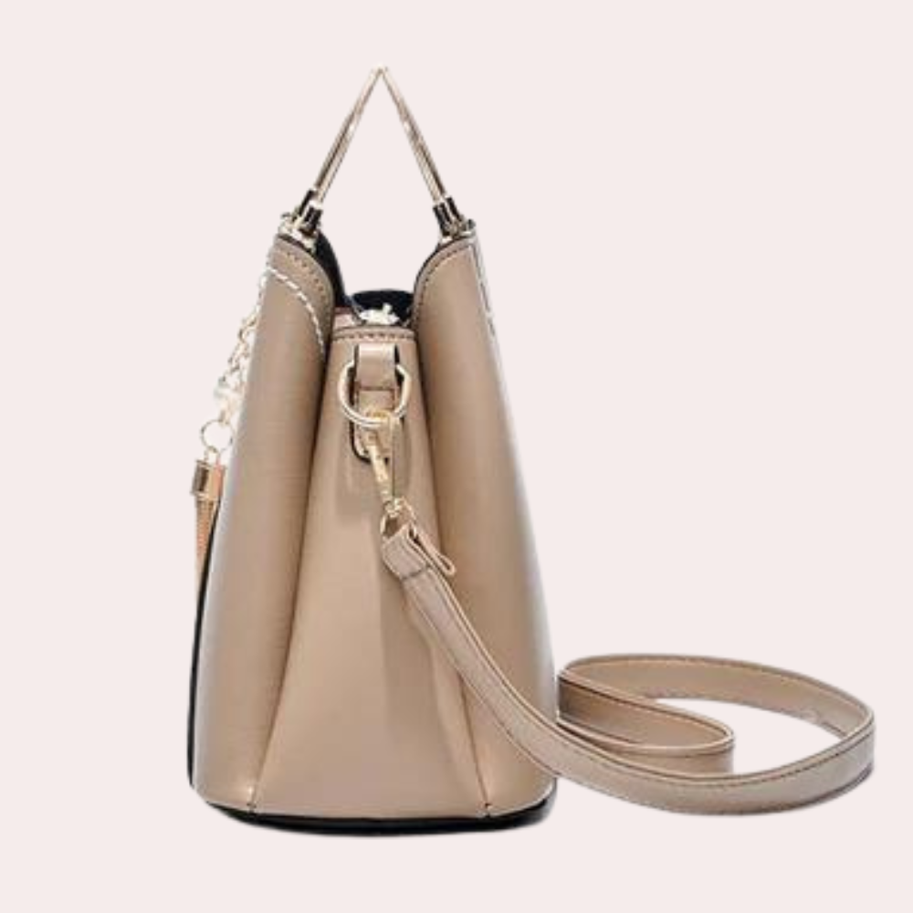 Khaki Damenhandtasche mit verstellbarem Schulterriemen, elegantem Design und goldenen Details. Perfekt für stilvolle Alltagslooks.