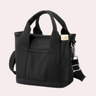 Schwarze Canvas-Tasche mit verstellbarem Schultergurt, robustem Design und Fronttasche. Perfekt für Alltag und Reisen.