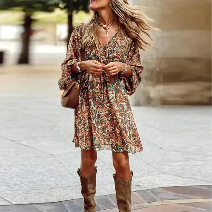 Boho-Kleid für Damen mit Off-Shoulder-Design, Ibiza-Mode, florales Muster, ideal für Sommer, Freizeit und Strand, trendige Damenmode.