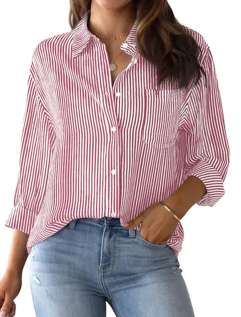 Gestreifte Damenbluse mit langen Ärmeln, Knopfleiste und lässigem Design. Perfekt für Freizeitoutfits. Hochwertige Mode, bequem und stilvoll.