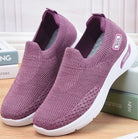 Lila Damen-Sneaker aus atmungsaktivem Strickmaterial, rutschfeste Sohle, ideal für Freizeit und Sport. Bequeme, modische Schuhe für Damen.