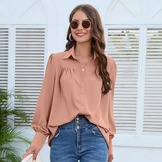 Elegante Damen-Chiffonbluse mit langen Ärmeln, Falten und Knopfleiste. Perfekt für Frühling und Herbst. Modische, schicke Oberbekleidung.
