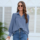 Elegante Damen-Chiffonbluse in Blau, langärmlig, mit Falten, ideal für Frühling und Herbst. Perfekt für stilvolle, moderne Outfits.