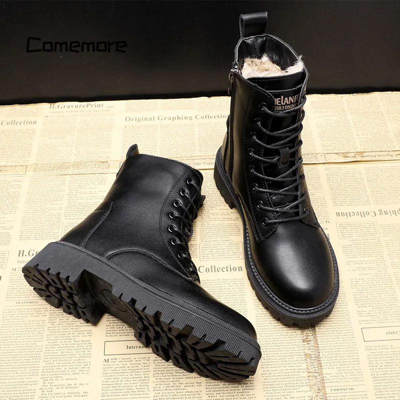 Schwarze Lederstiefel mit Plüschfutter, warm, britischer Stil, Plattformsohle, ideal für Wintermode und Komfort.