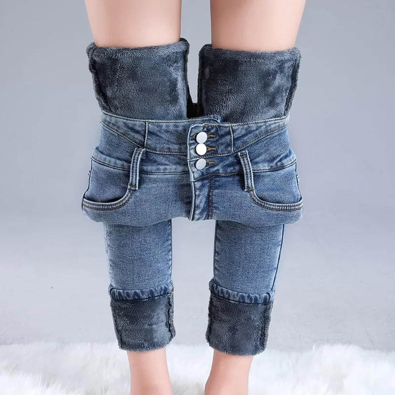Damen-Jeans mit Fleece-Futter, hohe Taille, Knopfverschluss, warm und bequem, ideal für kalte Tage, modische Winterbekleidung.