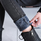 Damenjeans mit weichem Fleecefutter, ideal für kalte Tage. Stilvoll, warm und bequem. Perfekt für Wintermode und Outdoor-Aktivitäten.