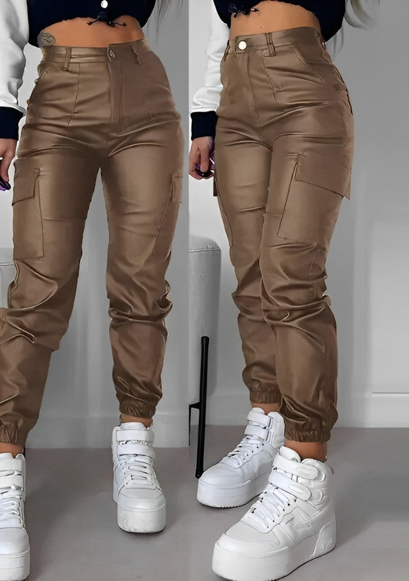 Damen lange Cargo-Hose aus PU-Leder, Herbst/Winter 2023, mit Taschen-Design und Bündchen, ideal für Streetwear-Trends.