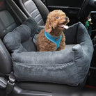 Hundesitz fürs Auto, grau, mit weichem Stoff und Sicherheitsgurt. Ideal für kleine Hunde, bietet Komfort und Sicherheit während der Fahrt.