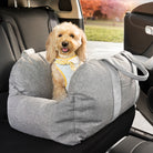 Graues Hundesitzbett im Auto, komfortabel, sicher, ideal für Reisen, zwei Sitze, Haustierbedarf.