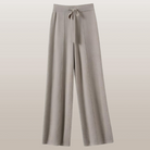 Damenhose in Dunkel-Kamel, weites Bein, hoher Bund, elegantes Design, ideal für Büro und Freizeit. Modetrend 2023, komfortabel und stilvoll.