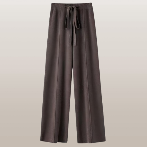 Dunkelbraune, weite Hose mit Bindegürtel aus hochwertigem Stoff. Perfekt für stilvolle, bequeme Outfits. Ideal für Modebewusste.