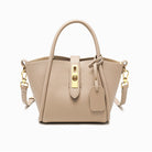 Luxuriöse beige Handtasche aus Leder mit goldenen Akzenten, abnehmbarem Schulterriemen und elegantem Verschluss. Perfekt für stilvolle Damen.