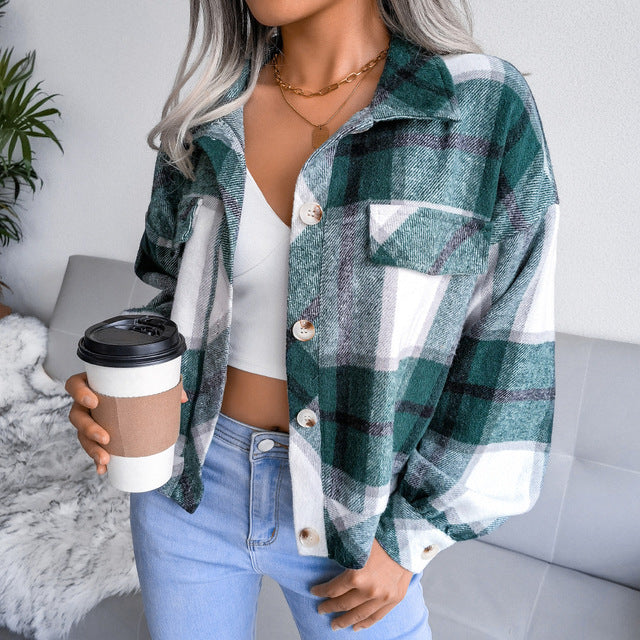 Damenmode: Kariertes Wolljacke mit Laternenärmeln, ideal für Herbst/Winter. Lässiger, einreihiger Schnitt, perfekt für stilvolle Outfits.