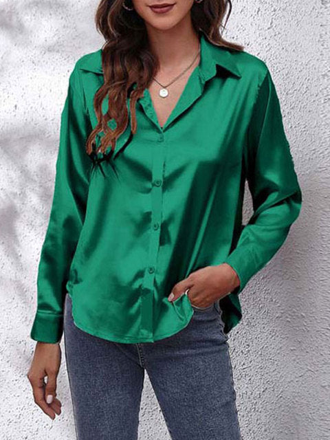 Grünes Satin-Hemd für Damen, langärmlig, mit Knopfleiste. Elegante Bluse, ideal für Frühling, aus hochwertiger, seidiger Nachahmung.