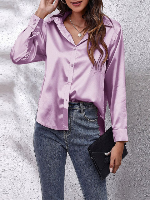 Lila Satinbluse für Damen, langärmlig, mit Knopfleiste. Perfekt für Frühling, elegant und modisch. Ideal für Büro oder Freizeit.