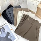 Elegante Damenhosen in verschiedenen Farben, perfekt für Büro und Freizeit. Hochwertige Stoffe, modische Designs, ideal für stilvolle Outfits.
