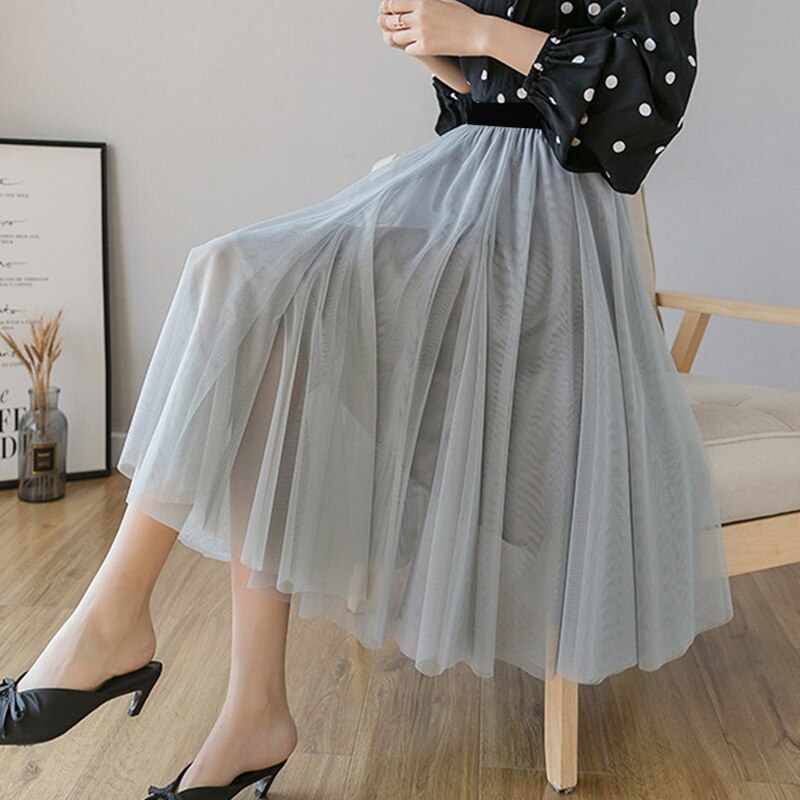 Damenrock aus grauem Tüll, knielang, elegant und luftig, ideal für Frühling und Sommer. Perfekt für modische Outfits und besondere Anlässe.