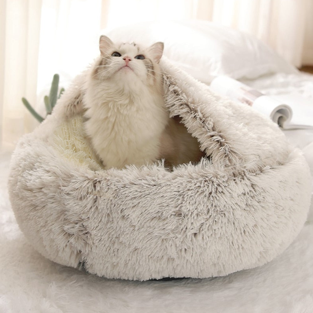 Kuscheliges Katzenbett aus weichem Plüsch, ideal für Haustiere. Perfekt für Komfort und Wärme. Katzenbett, Plüsch, Haustierbedarf.
