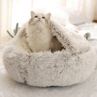 Kuscheliges Katzenbett aus weichem Plüsch, ideal für Haustiere. Perfekt für Komfort und Wärme. Katzenbett, Plüsch, Haustierbedarf.