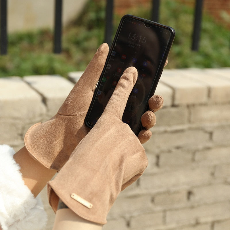 Damenhandschuhe aus Wildleder, touchscreen-kompatibel, stilvoll und warm, ideal für den Winter. Perfekt für Smartphone-Nutzung bei kaltem Wetter.