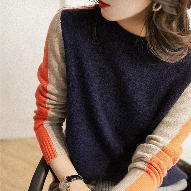 Damenpullover mit farbigen Streifen, modisch und elegant, ideal für Herbst und Winter. Hochwertige Strickmode, bequem und stilvoll.