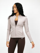 Damenbluse mit Reißverschluss in Taupe, figurbetont, langärmelig. Perfekt für Freizeit und Sport. Modetrend, bequeme Passform, vielseitig.
