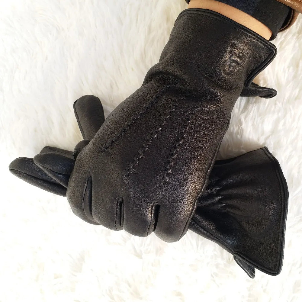 Hochwertige schwarze Lederhandschuhe für Herren, stilvoll und warm, ideal für Wintermode und Outdoor-Aktivitäten. Elegantes Accessoire.
