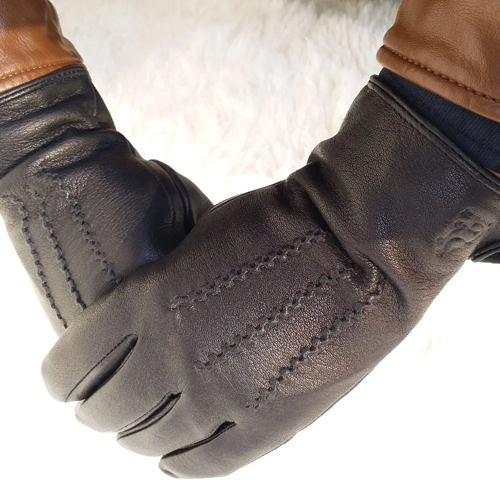Hochwertige schwarze Lederhandschuhe für Herren, stilvoll und warm, ideal für Wintermode. Perfekt für elegante und funktionale Outfits.