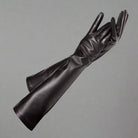 Lange schwarze Lederhandschuhe, elegant und stilvoll, ideal für Abendmode und besondere Anlässe. Hochwertiges Material, luxuriöses Design.