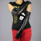 Damen tragen lange schwarze Lederhandschuhe, stilvoll und elegant, perfekt für Mode, Accessoires, Abendgarderobe, hochwertiges Design.