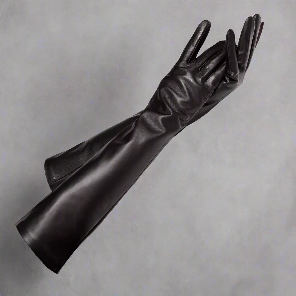 Lange schwarze Lederhandschuhe, elegant und stilvoll, ideal für Abendmode und besondere Anlässe. Hochwertiges Material, zeitloses Design.