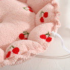 Rosa Hundebett mit Kirschmuster, weiches Plüschmaterial, rund, verstellbar, gemütlich.