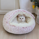 Kuscheliges Katzenbett in Muschelform, rosa-weiß, mit weichem Plüsch. Perfekt für Haustierkomfort und stilvolle Inneneinrichtung.