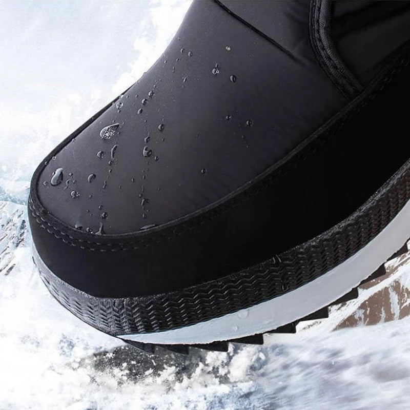Wasserdichter Winterschuh mit rutschfester Sohle, ideal für Outdoor-Aktivitäten im Schnee. Perfekt für kalte, nasse Bedingungen.