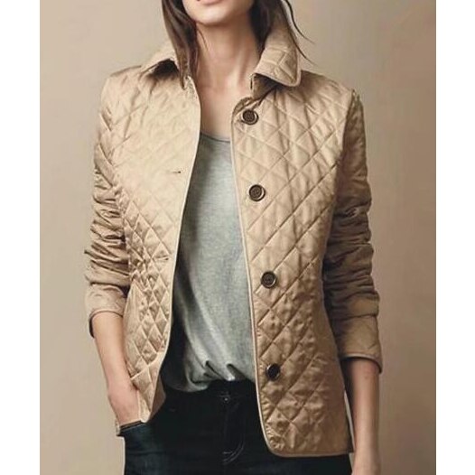 Damen Steppjacke in Beige, elegant und stilvoll, ideal für Herbst und Winter. Modische, taillierte Passform aus Baumwolle. Perfekt für kühle Tage.