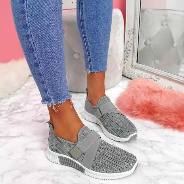 Graue Damen-Sneaker mit Klettverschluss, rutschfest und bequem. Ideal für verbesserte Laufhaltung. Perfekt für Alltag und Freizeit.