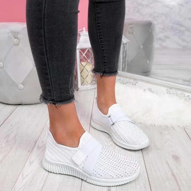 Damen Slip-On Sneaker mit Klettverschluss, weiß, atmungsaktiv, bequem, verbessert die Körperhaltung, ideal für Alltag und Freizeit.