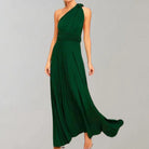 Elegantes, grünes, schulterfreies Abendkleid aus fließendem Stoff, ideal für formelle Anlässe. Perfekt für stilvolle Auftritte und besondere Events.