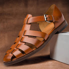 Braune römische Ledersandalen mit Schnalle, Herrenmode, Sommerschuhe, elegant und bequem.