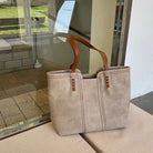 Khaki-farbene Handtasche aus Lederimitat mit braunen Griffen, elegant und geräumig, ideal für den Alltag. Perfekt für stilvolle Damenmode.