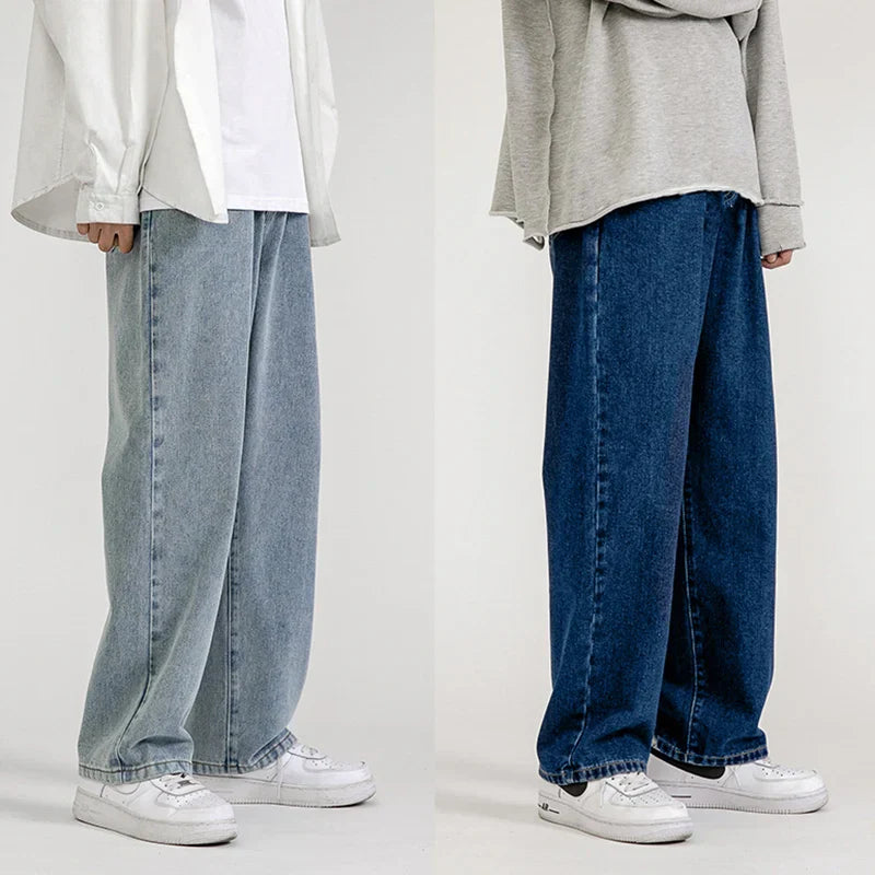 Weite Herrenjeans im koreanischen Streetwear-Stil, Frühling 2024. Baggy, gerade geschnittene Denim-Hosen, modisch und bequem.