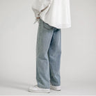 Weite Herrenjeans, koreanische Mode 2024, Streetwear, gerade geschnitten, baggy Denim, ideal für Frühling, trendige Herrenbekleidung.