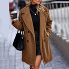 Damen-Wintermantel aus Lammwoll-Fleece, warm, lang, mit Revers und Knöpfen. Perfekt für kalte Tage. Elegante Mode, stilvoll und bequem.