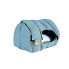 Blaue Katzenhöhle aus Stoff, gemütlich, idealer Rückzugsort für Katzen, modernes Design.