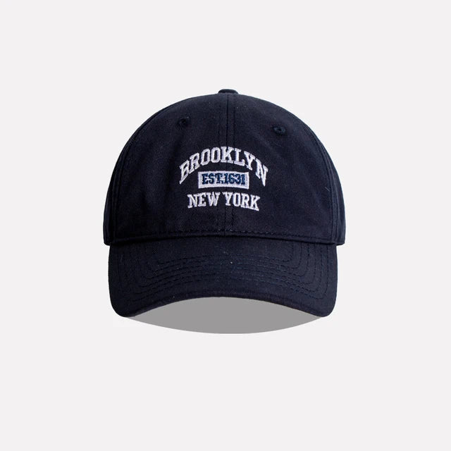 Schwarze Baseballkappe mit "Brooklyn New York" Stickerei, gebogenem Schirm, Unisex-Design, ideal für Outdoor-Sport und Freizeitmode.